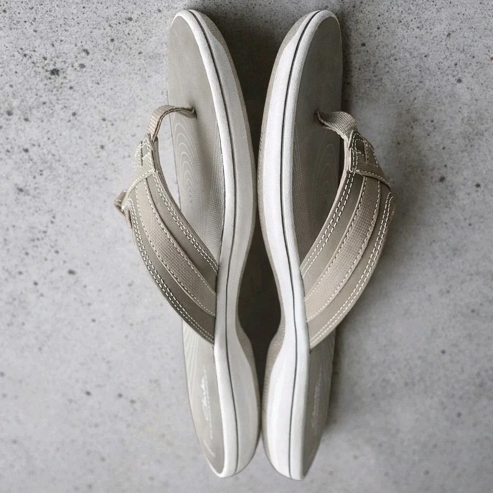 Clarks Breeze Sea Flip Flops Womens 11 Beige Cloudsteppers Comfort‎ Sandels